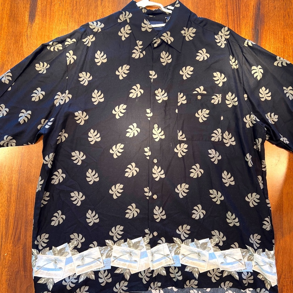 A XL men Puritan shirt black with a green leaf pattern